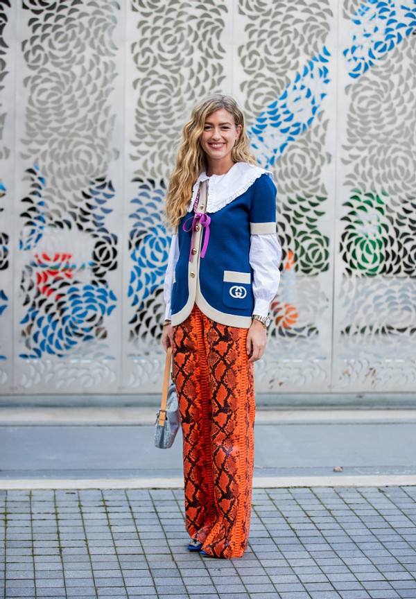 今年最流行的娃娃领衣服,娃娃领的衣服最减龄了