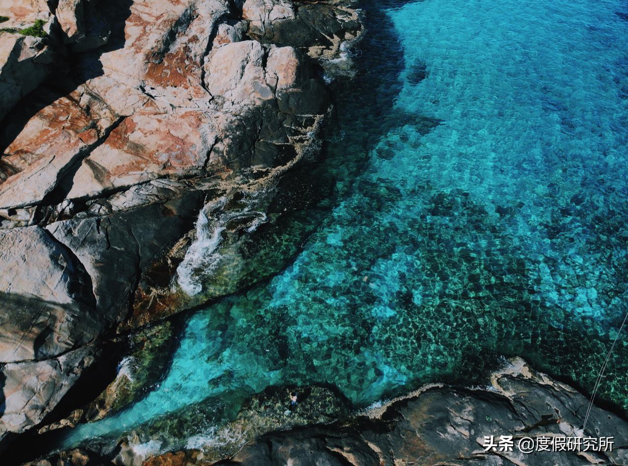 中国媲美马尔代夫海滩,海水很清澈的地方外国