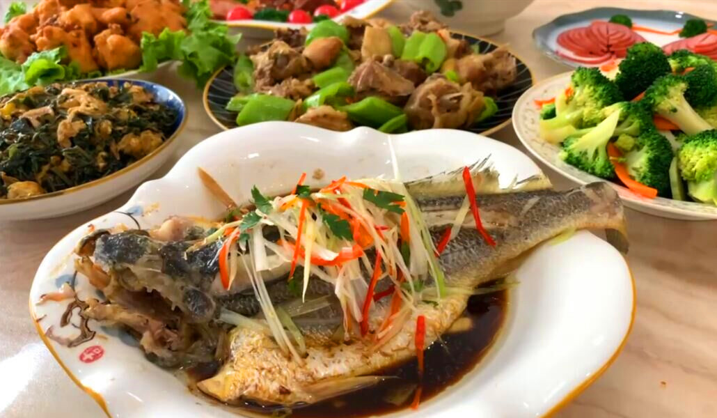 清蒸鱼不用放盐放生抽可以不,清蒸鱼时放盐还是放生抽