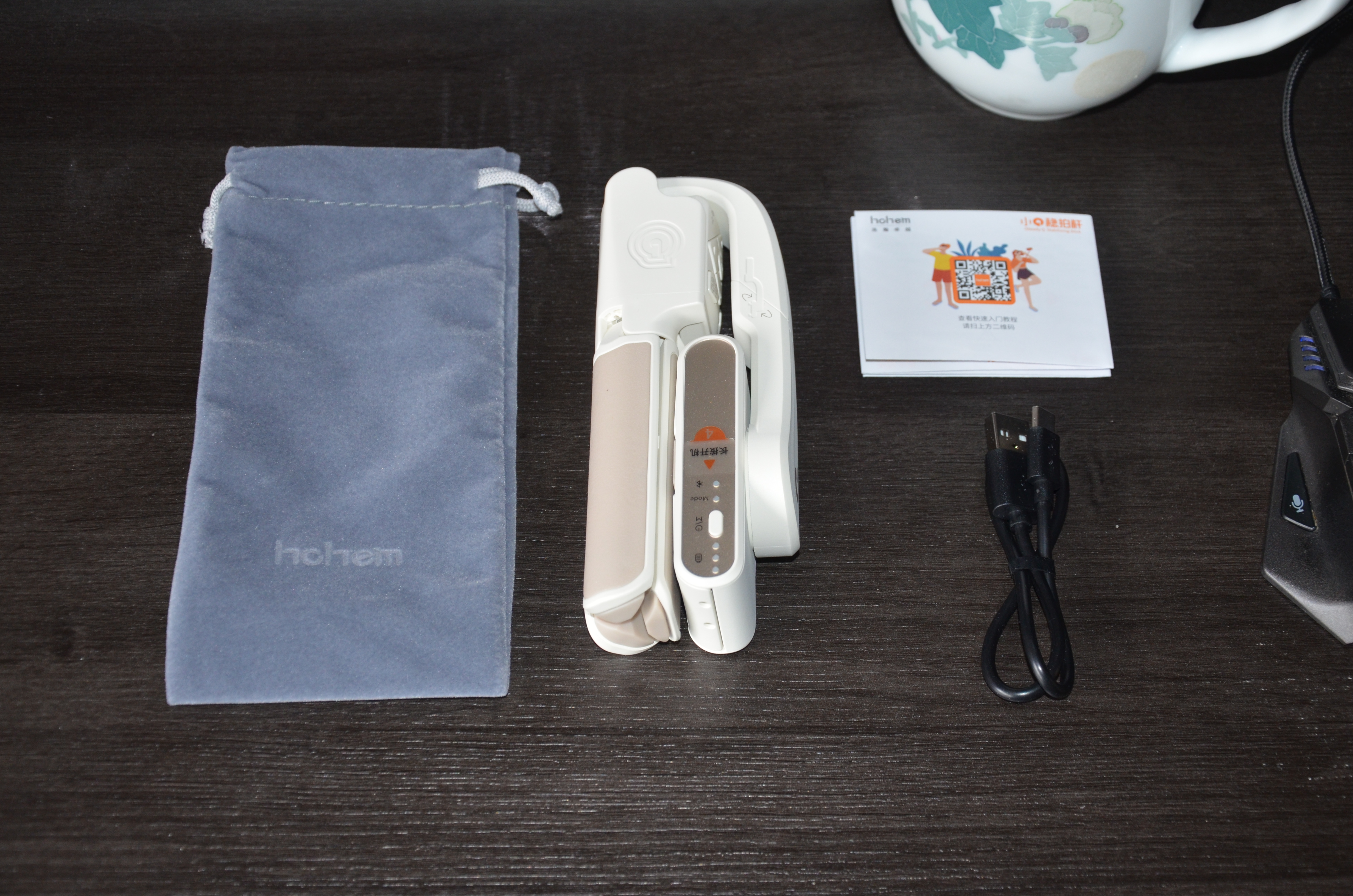 是自拍杆、三脚架，遥控卡菲、也是稳定器——浩瀚小Q智能稳拍杆