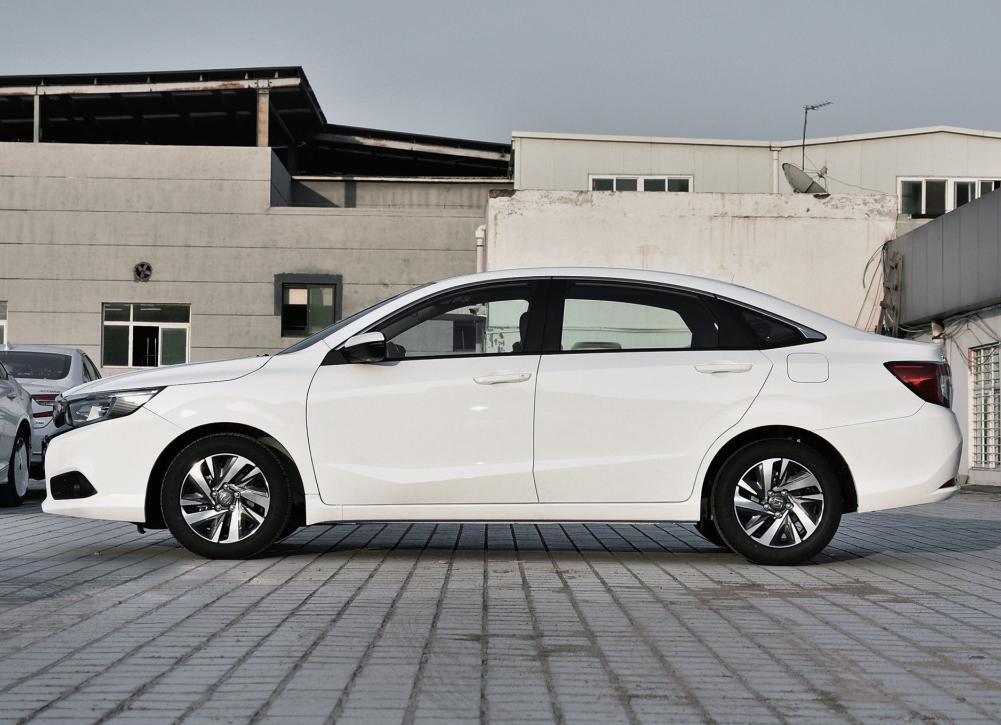 本田凌派车长近4米8,一箱油可跑近1000公里,号称“小雅阁”