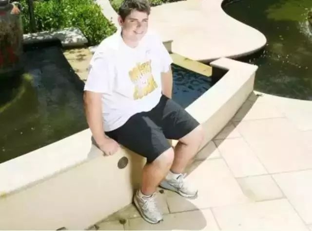 300斤的肥宅穿越异世界逆袭变帅哥,300斤肥胖逆袭变成女神