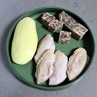 在家里吃烤鸡视频,土豆片孜然烤鸡翅