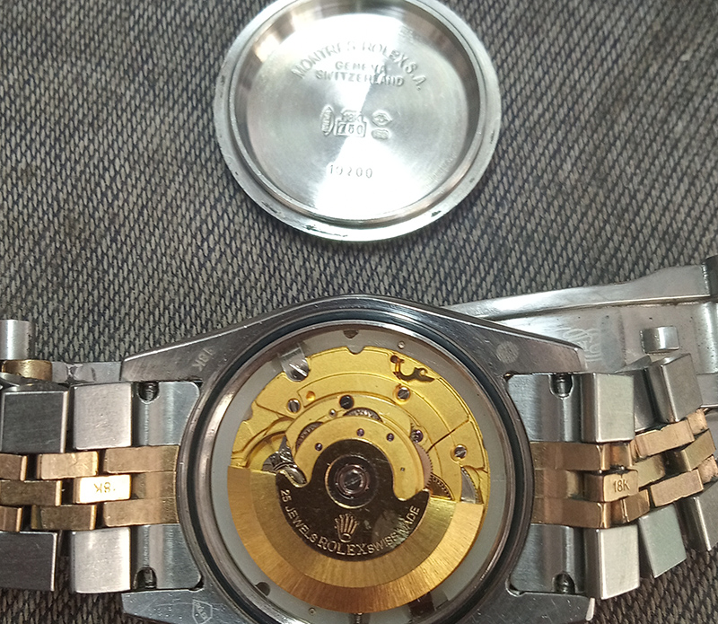 用什么工具可以把手表后盖打开,用简易工具撬手表后盖