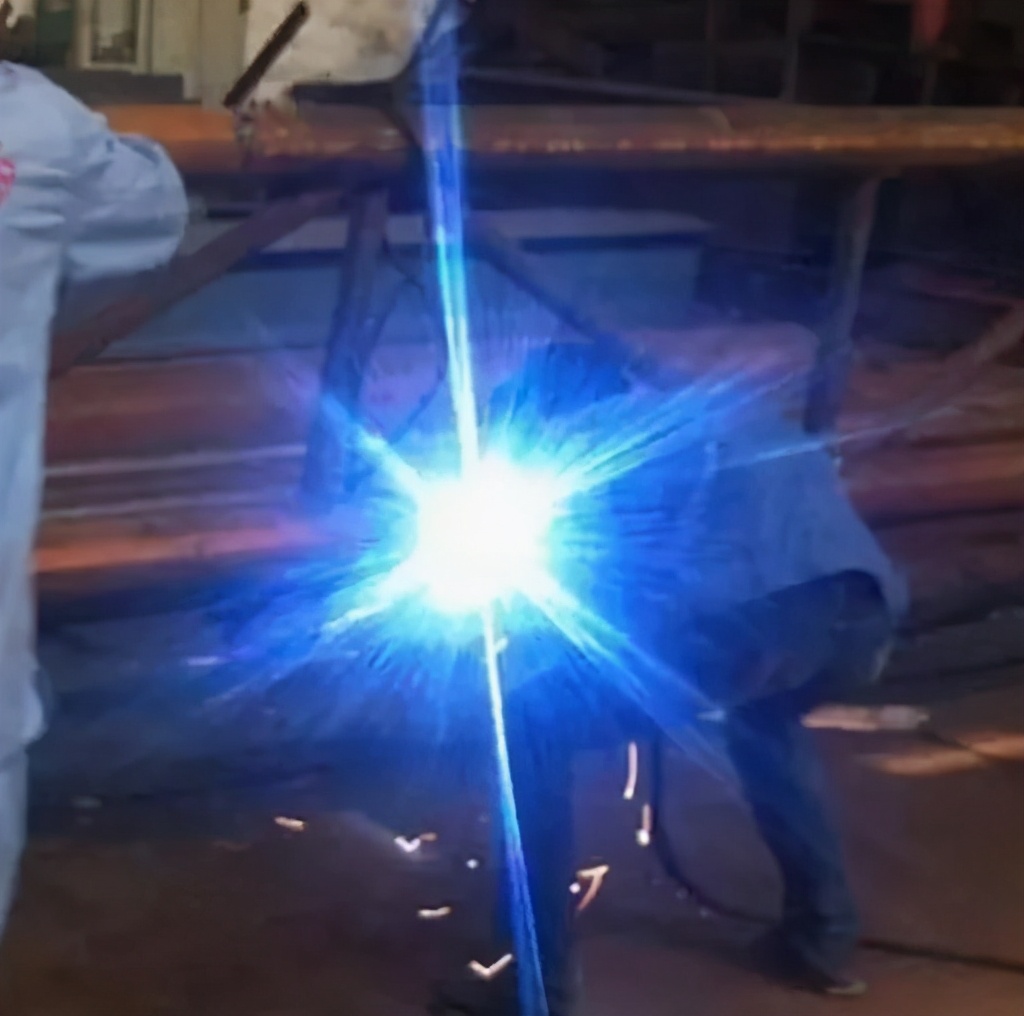 焊接变形后正确的校正方法槽钢,如何控制焊接变形