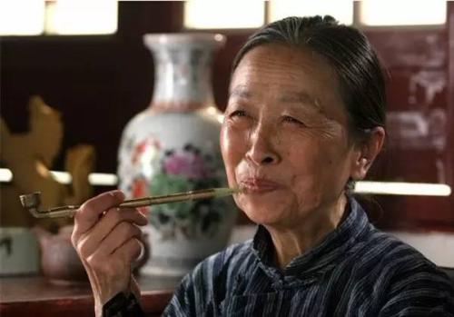 张少华的妈妈什么时候去世的,张少华饰演母亲视频