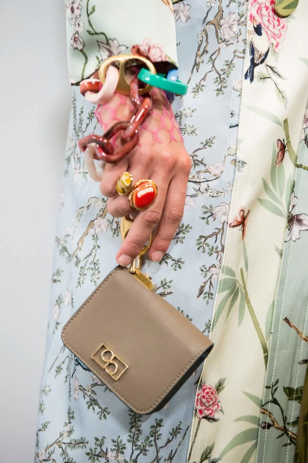 想买新包了？可以转给她这张最全清单