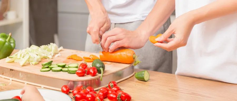 出现痛风征兆，怎样应对避免痛风发作？