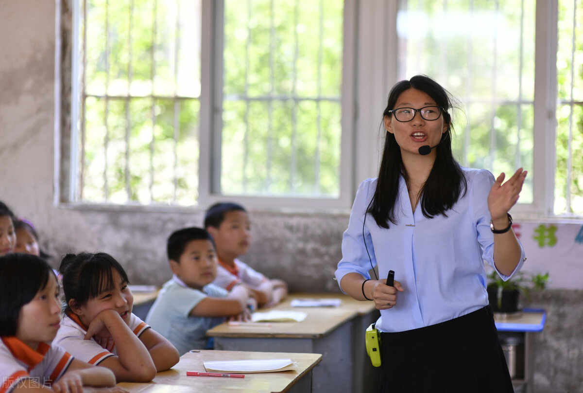对名师的教育教学工作评价,怎么评价学校老师并给出建议