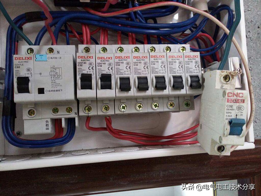 照明电线漏电是什么原因,灯线漏电怎么快速查找原因