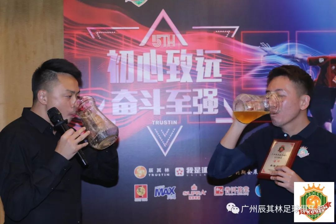 足球运动员为抗击疫情献力,疫情不隔离关爱