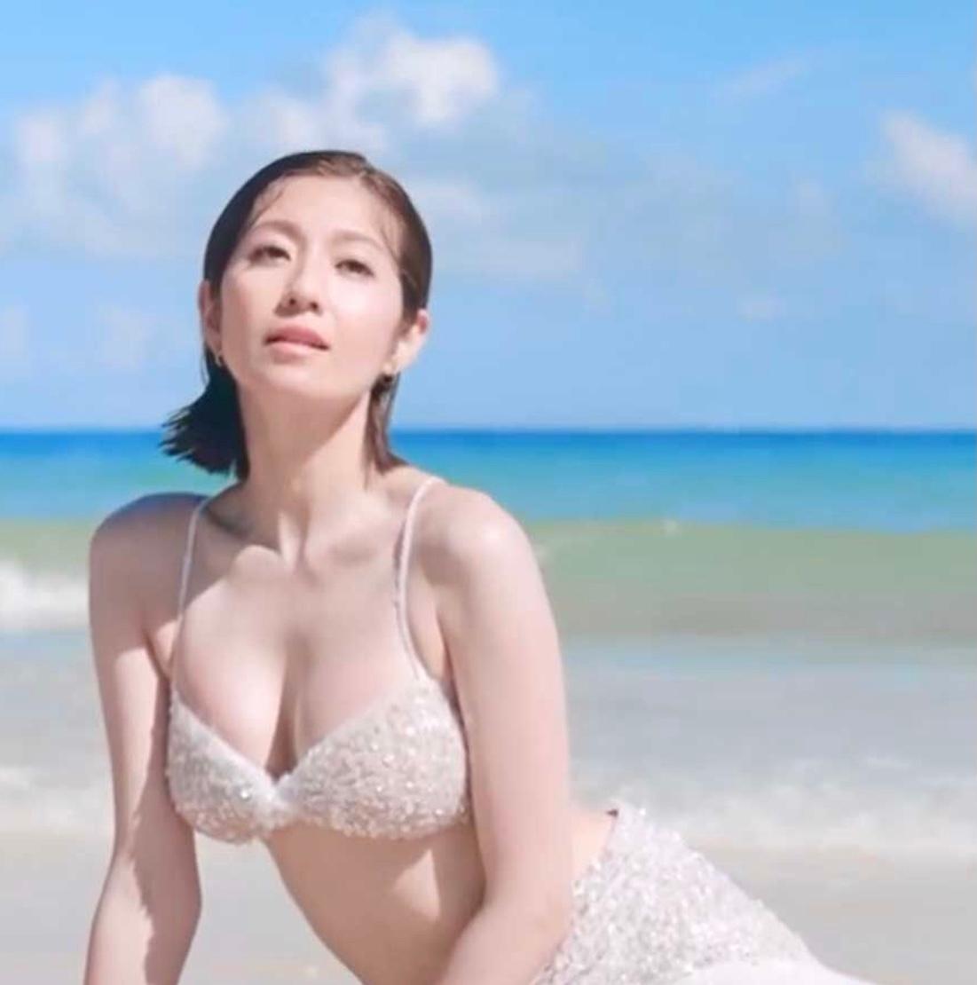 陈自瑶tvb55周年服装,2021tvb颁奖典礼陈自瑶大头照