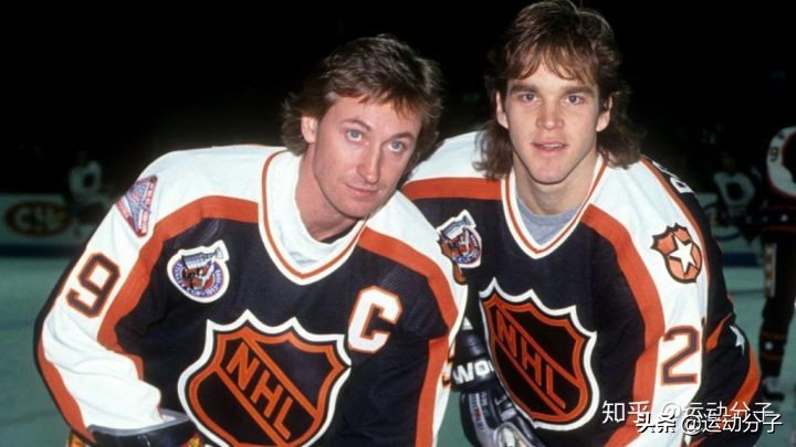 斯台普斯球馆雕像,斯台普斯中心门前的雕像