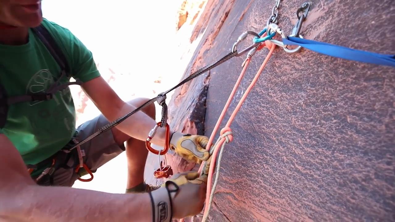 登山垂降技巧,新手大绳攀登技巧