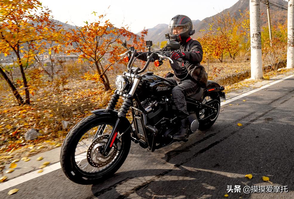 哈雷2020款顶级豪华版,2018款哈雷继承者霸气十足