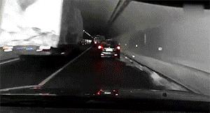 开车强光刺眼导致的车祸,夜晚行车路灯刺眼造成事故怎么办