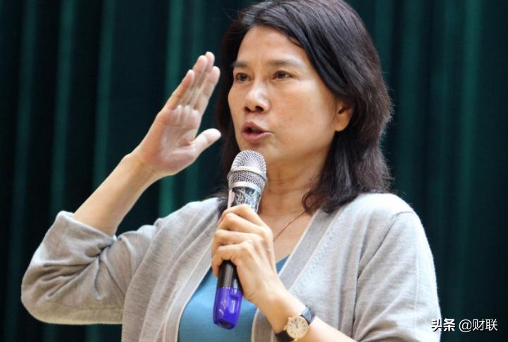 街上贴满了“旺铺转租”，实体店出路何在？董明珠直言不讳