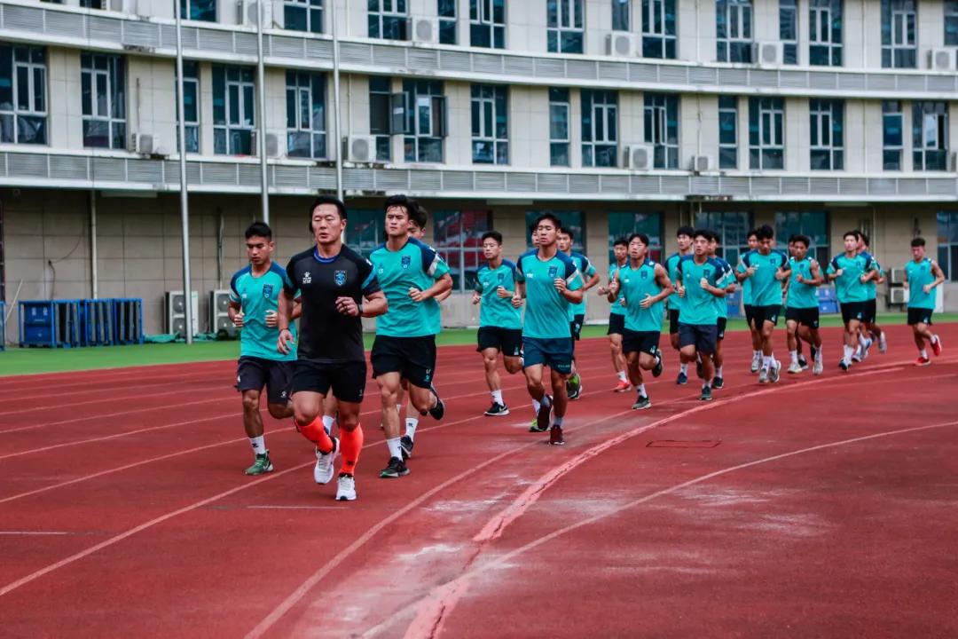 绿茵小课堂|坚持踢球，你的人生或许是这样的......