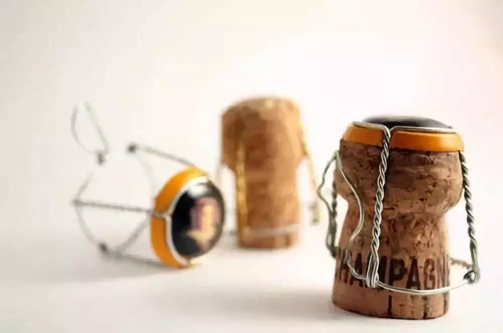 香槟为什么弹酒塞,香槟的酒塞为什么这么奇葩