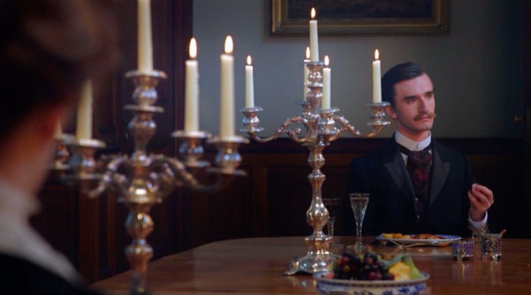 她是美国最富有的女人，却被丈夫冷落，她出轨，首相都为她求情