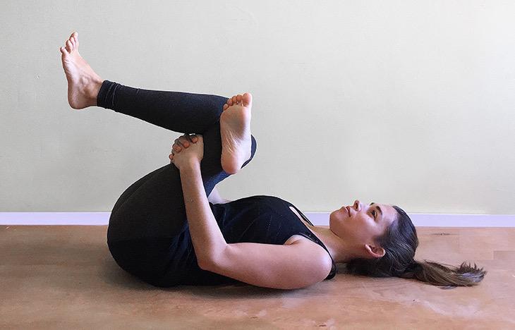 经期延迟，脸冒痘痘，应该是内分泌问题，试试这几个瑜伽体式