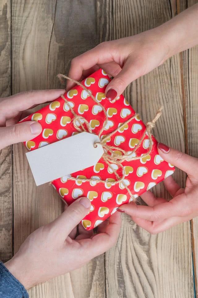 女朋友说腰很累怎么安慰,女朋友上班很累我该怎么安慰她