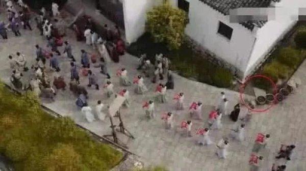 笑出猪叫的片段pdd,笑出猪声的穿帮镜头