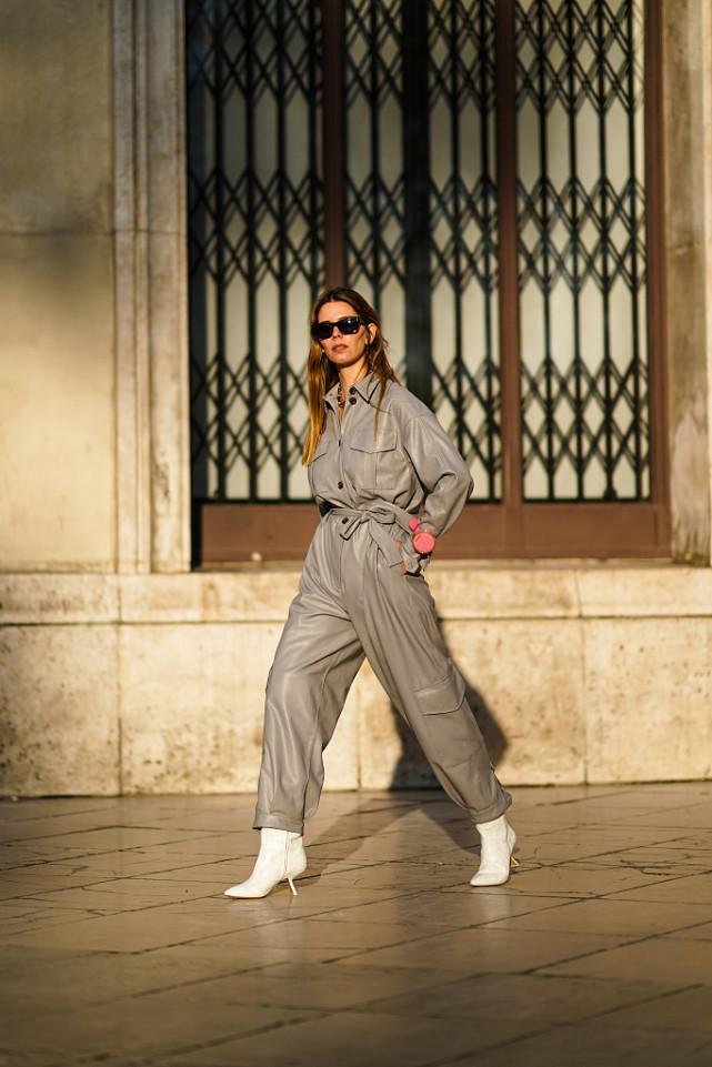 牛仔连体裤穿出独特风格 (春季适合穿连体牛仔裤吗)