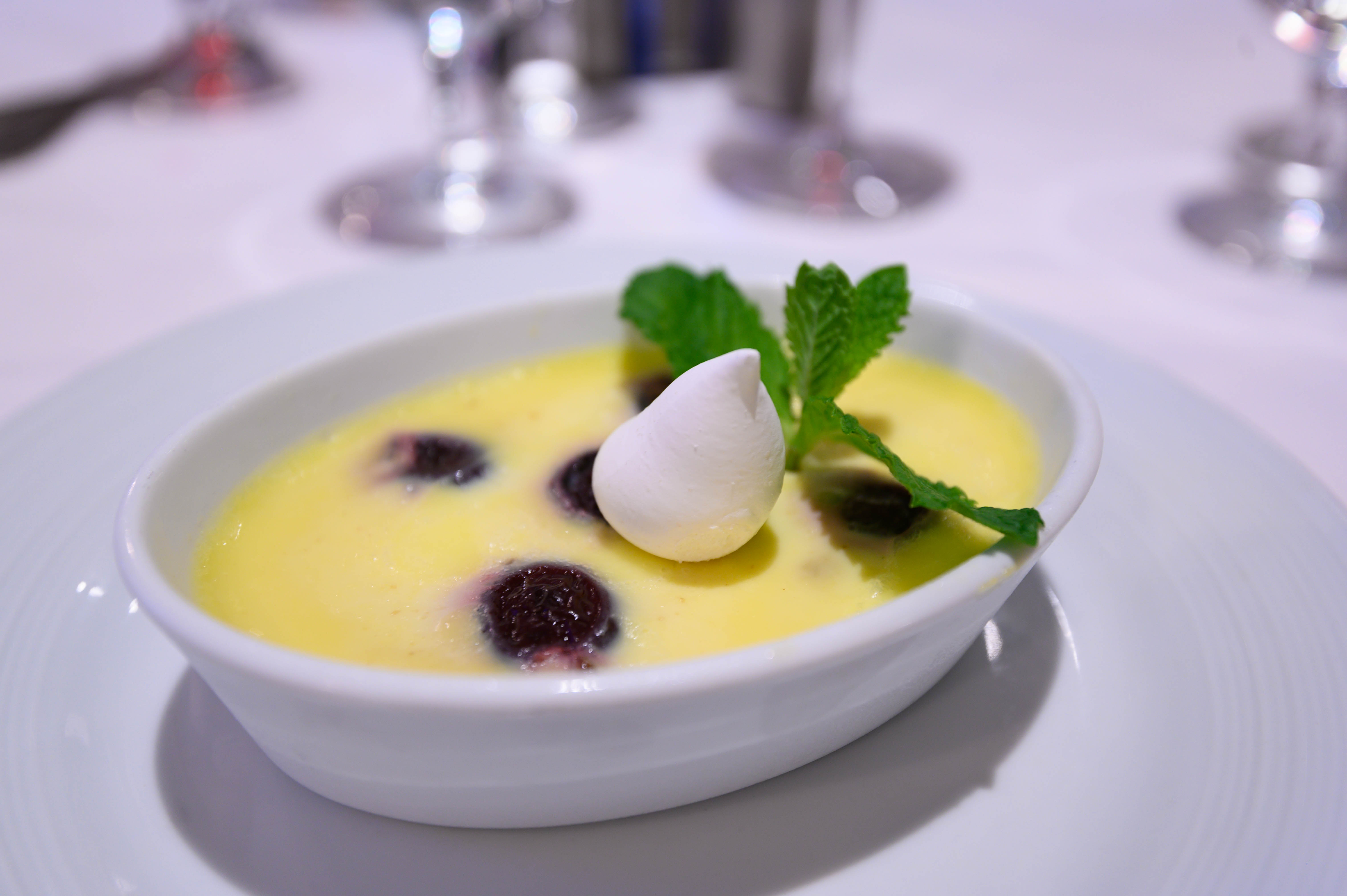 世界第一艘豪华邮轮,世界最大豪华邮轮首航