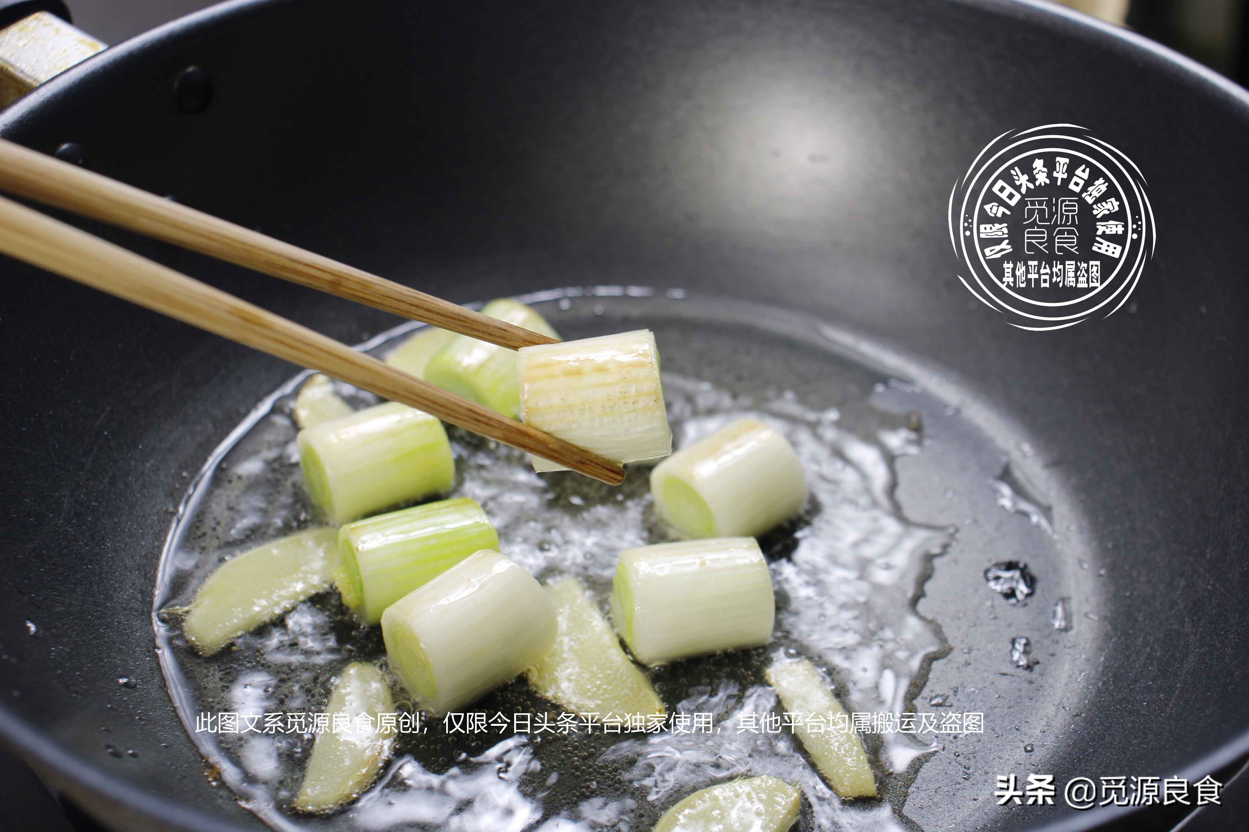 葱烧海参用焯水吗,怎样做葱烧海参才好吃