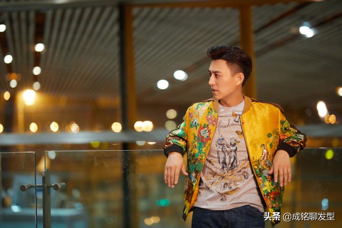 靳东三七偏分男生发型,靳东三七分侧背头