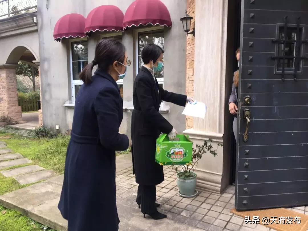 新区外籍人士同样“找得到”“管得住”“服好务”