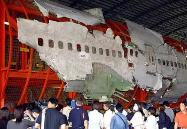 b-1835飞机,中华航空748洛杉矶空难