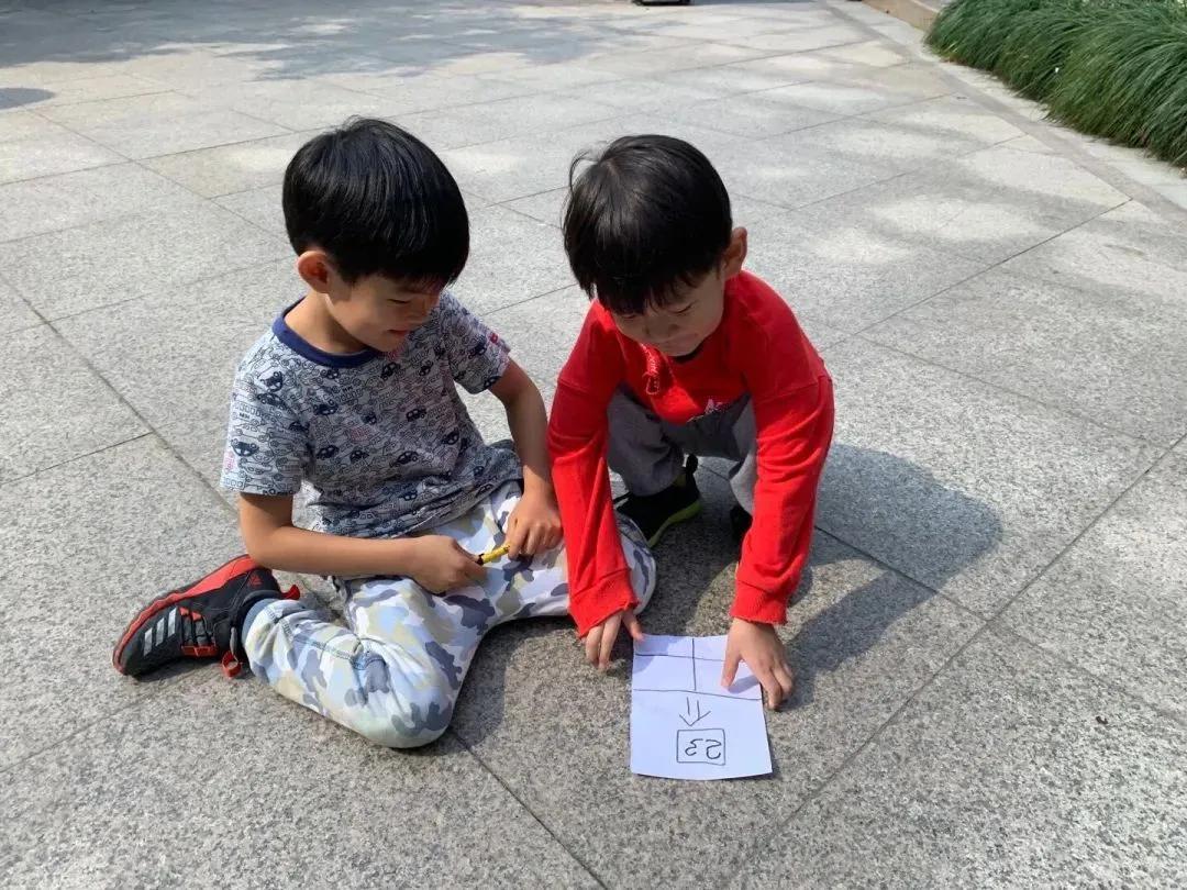 孩子毕业照创意道具,教你给孩子做一个毕业照