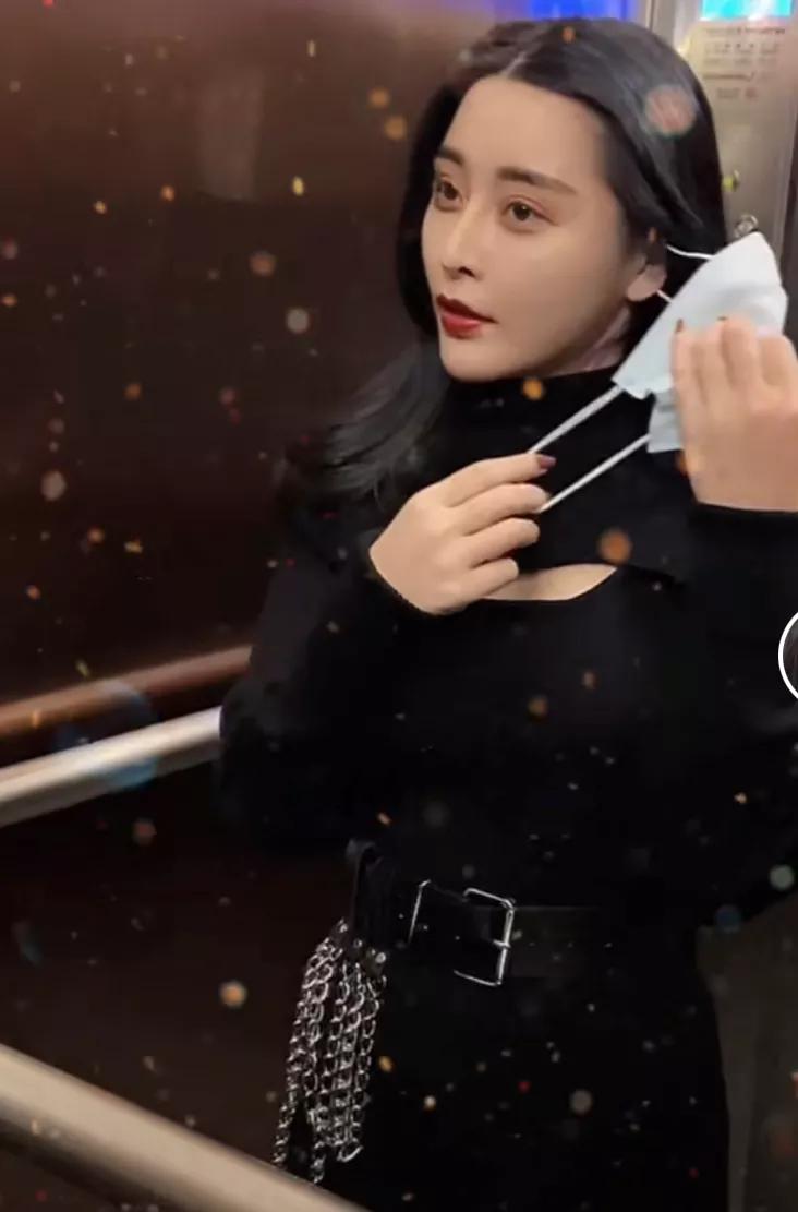 女网红整容600万,女网红自曝整容