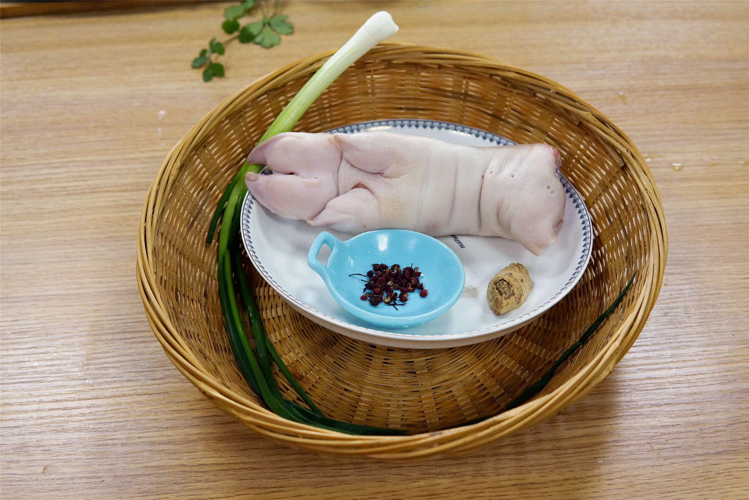 做猪皮冻用不用高压锅,猪皮做猪皮冻的方法