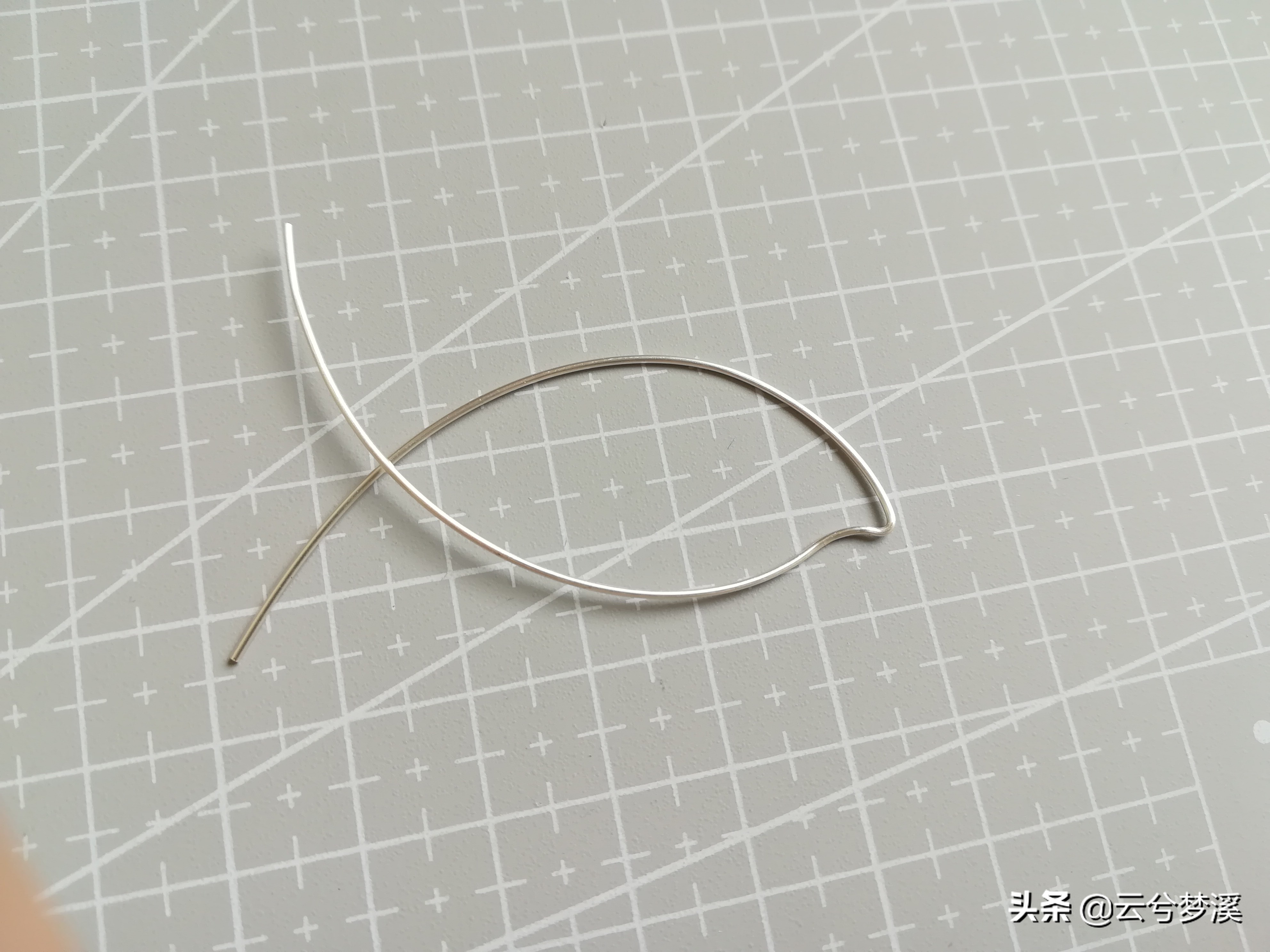 制作一片绿叶将春色戴在身边,一起期待春暖花开