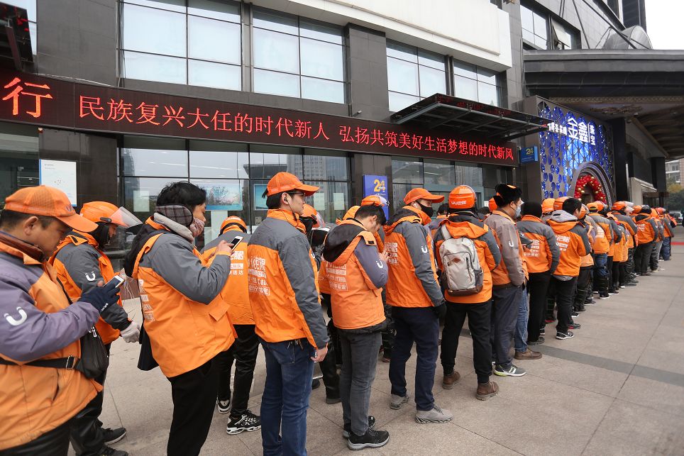 金鑫珠宝郑州永和铂爵店亮相,引数百名跑男排队代购