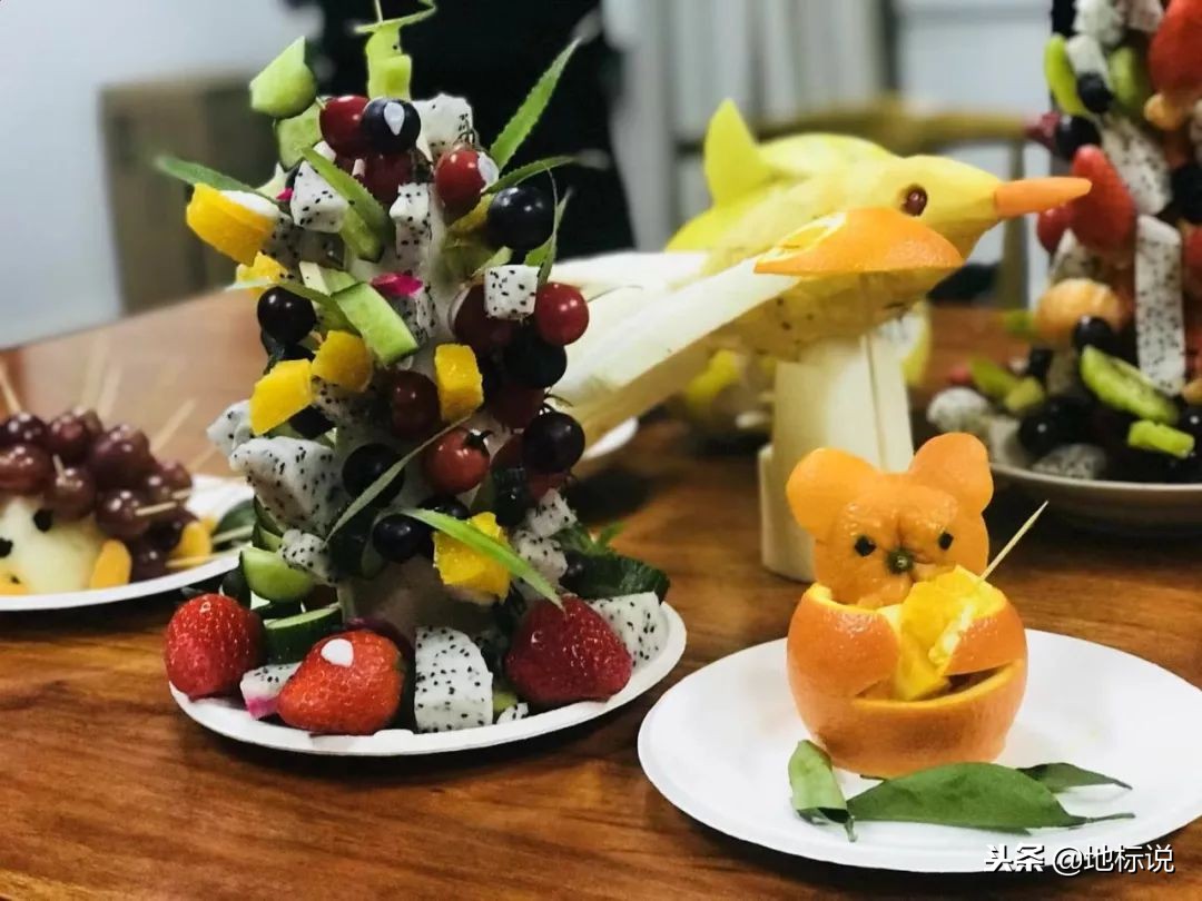 公司圣诞这样过！广告人把水果玩出花~