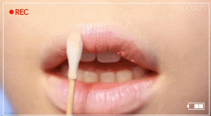 涂口红不脱妆的正确方法,涂口红不掉色的正确方法