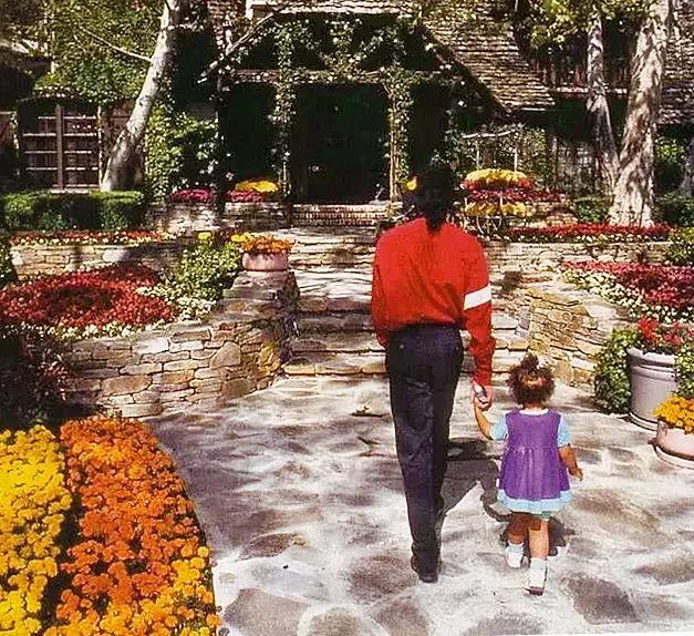 听迈克尔杰克逊的歌看乔丹打球,还会有人在听迈克尔杰克逊吗