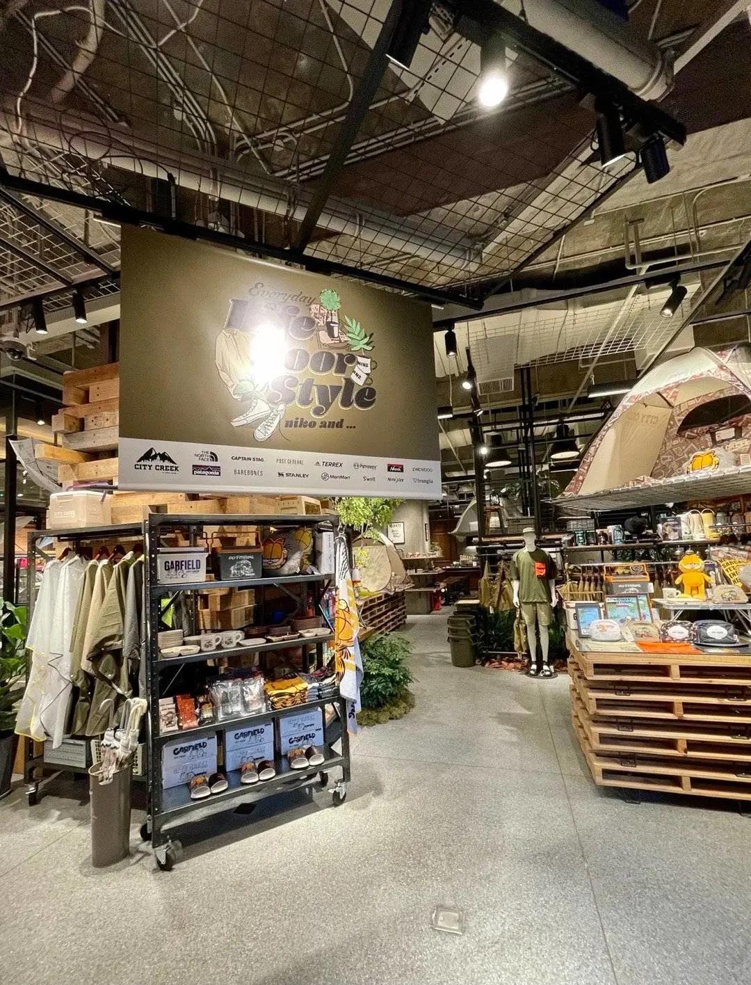 别争了,这条马路才是魔都内卷之王