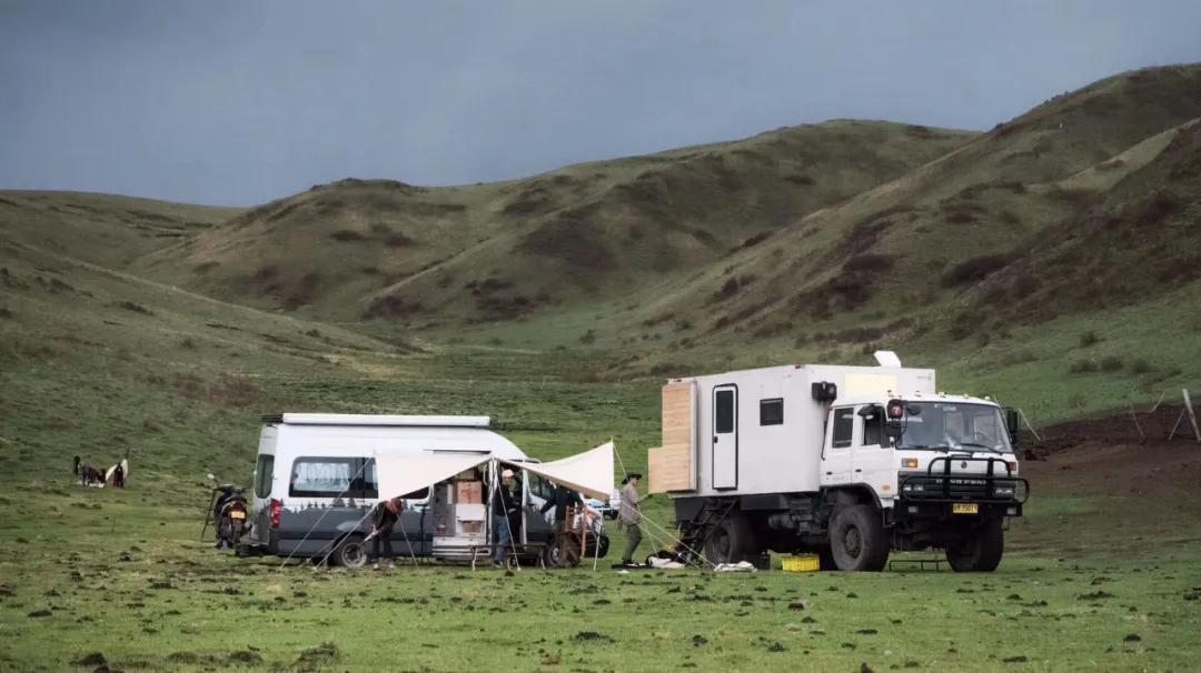 最适合改装的越野房车,三个90后开民宿