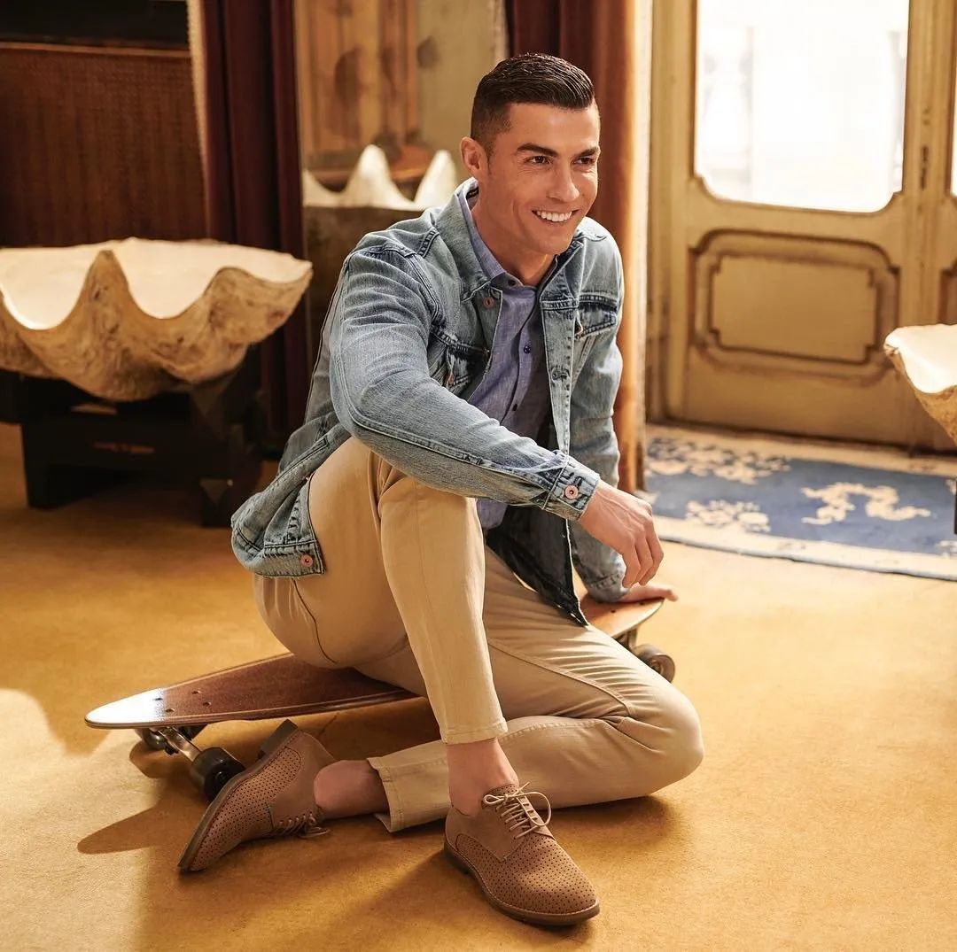 降薪怕极了?发一条推特就能赚回来!揭秘顶级球星的真实收入来源