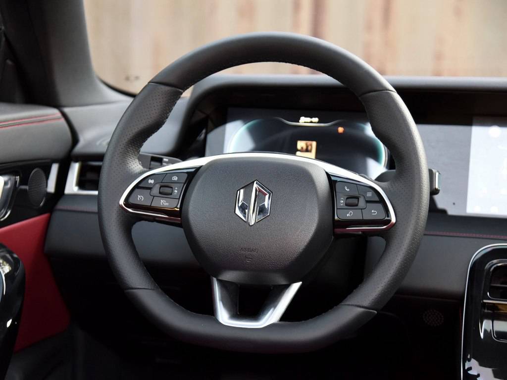 零跑s01轿跑车型中的悍将,颜值不输百万跑车的零跑s01