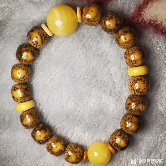 高格调手腕配饰,秋季时尚小配饰