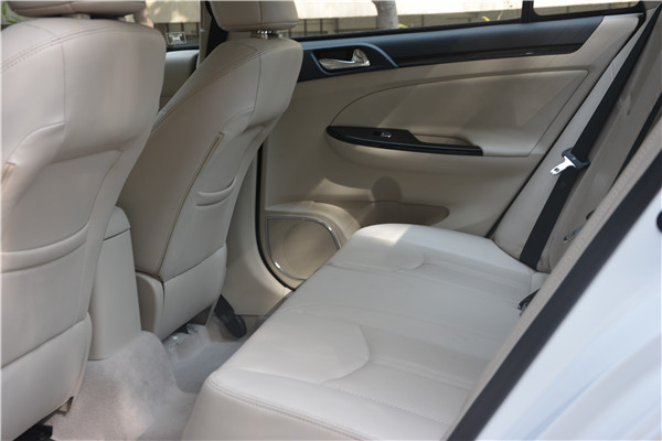 比亚迪e5400试驾,比亚迪e52017和2016款的区别