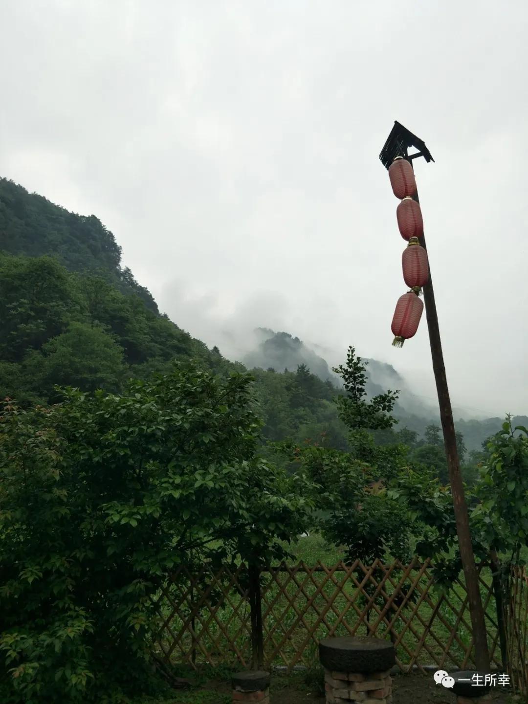 一川碧水,一川碧水一重山