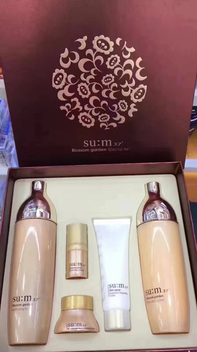 40岁女性平价水乳套装,学生平价护肤水乳