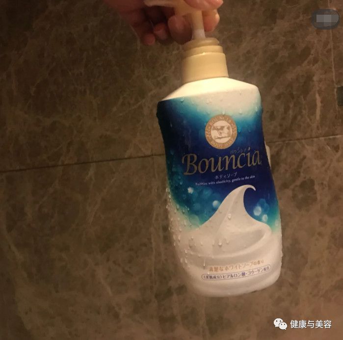 乔欣素颜直播用的哪款粉底液 (乔欣现实版粉底液)